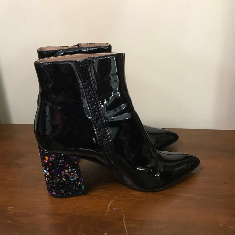 Betsy Johnson Women's Kassie Black Patent Fashion Boots Size 9.5M
